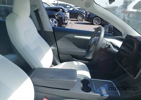 2022 Tesla Model 3 Long Range Dual Motor All-Wheel Drive z USA, uszkodzony, nr VIN 5YJ3E1EB4NF137966